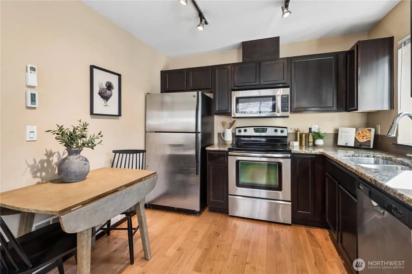 Property photo for 2042 Franklin Avenue E #a, Seattle photo 11
