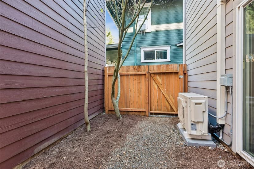 Property photo for 2042 Franklin Avenue E #a, Seattle photo 5