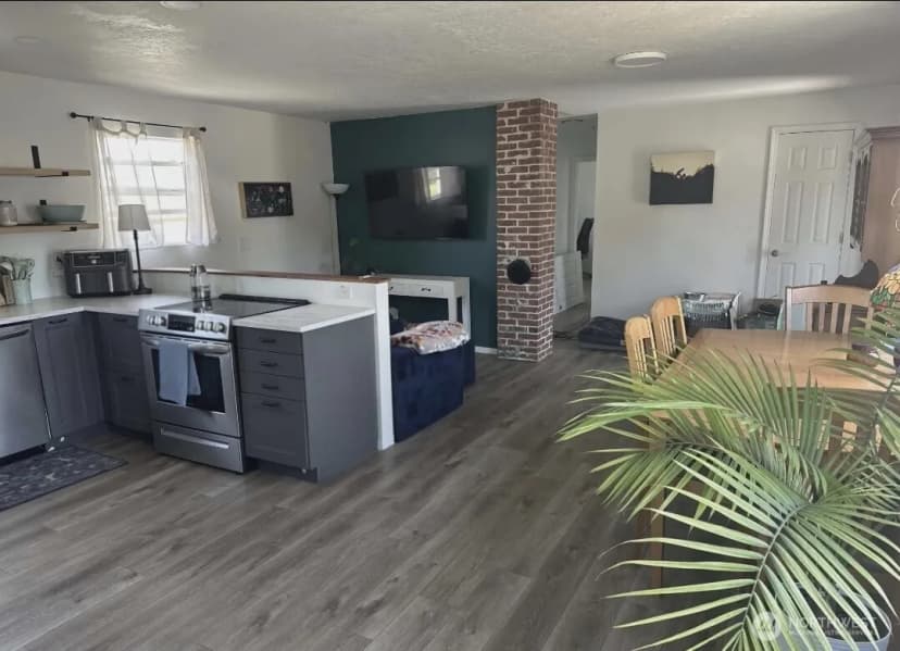 Property photo for 1911 Ocean Beach Boulevard S, Long Beach photo 5