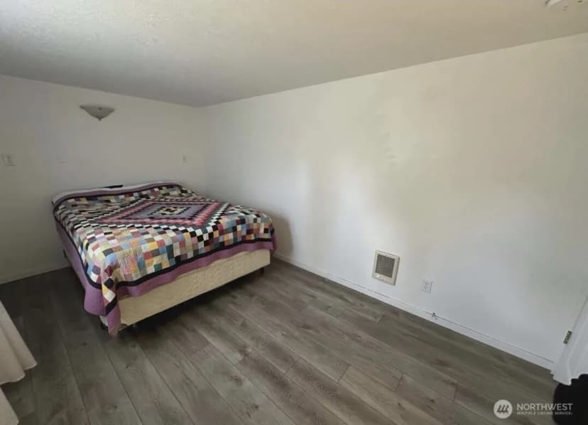 Property photo for 1911 Ocean Beach Boulevard S, Long Beach photo 18