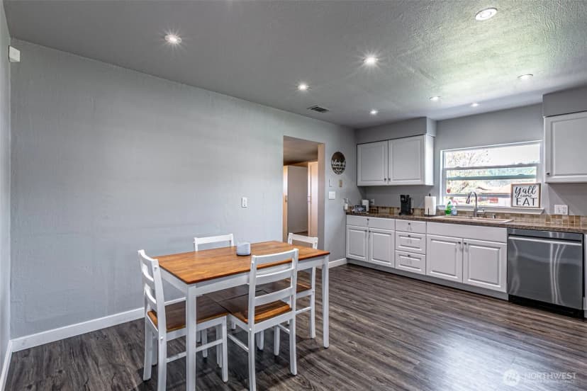 Property photo for 411 Corrin Avenue Se, Orting photo 10