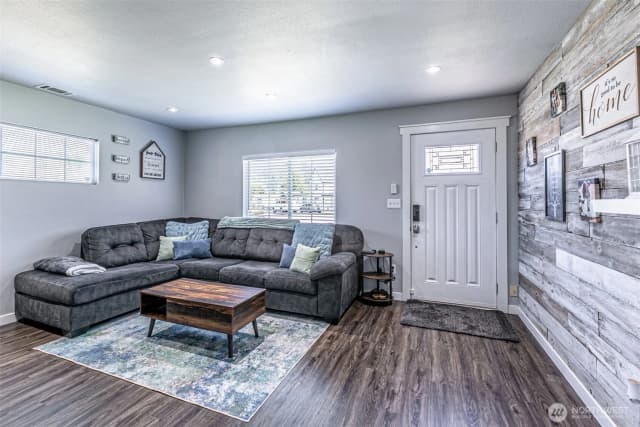 Property photo for 411 Corrin Avenue Se, Orting photo 5