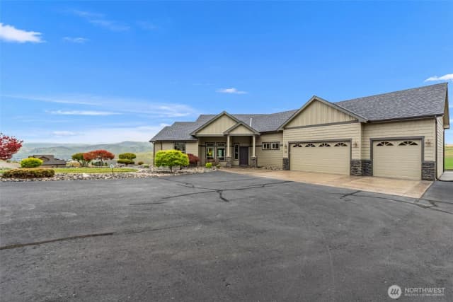 Property photo for 125 E Mountain Brook Lane, Wenatchee photo 2