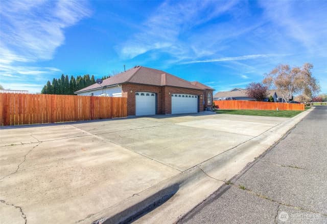 Property photo for 7512 Olmstead Court, Yakima photo 2