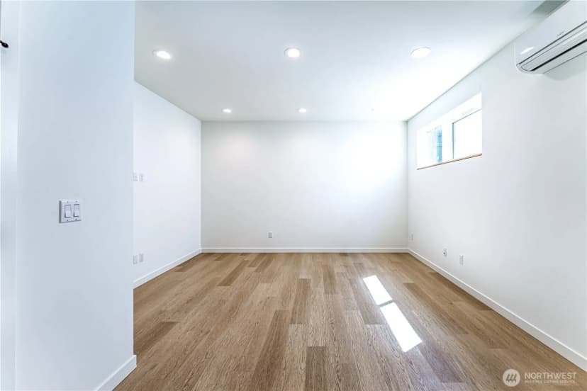 Property photo for 10350 Wallingford Avenue N #b, Seattle photo 6