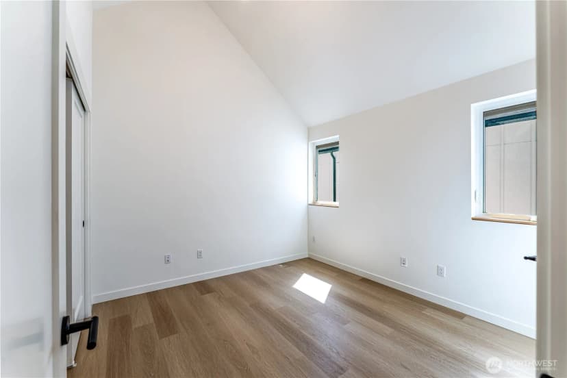 Property photo for 10350 Wallingford Avenue N #b, Seattle photo 11
