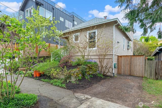 Property photo for 2620 E Roy Street, Seattle photo 2