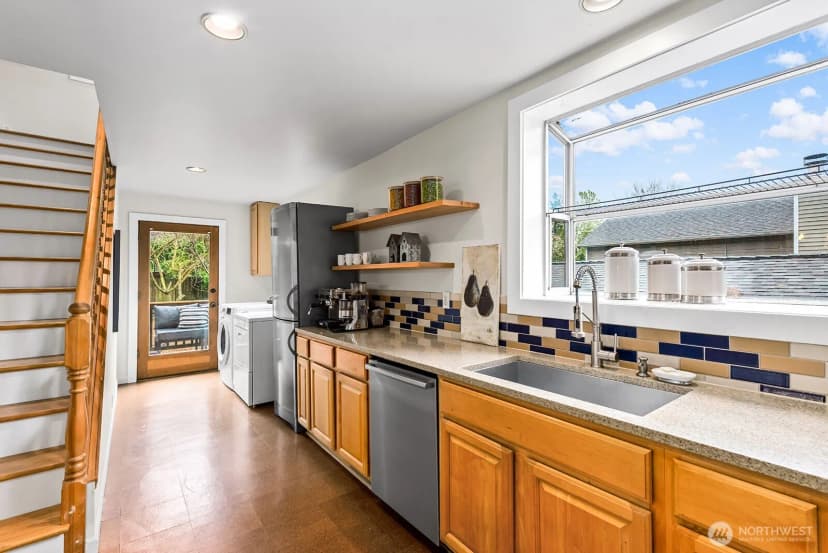 Property photo for 2620 E Roy Street, Seattle photo 10