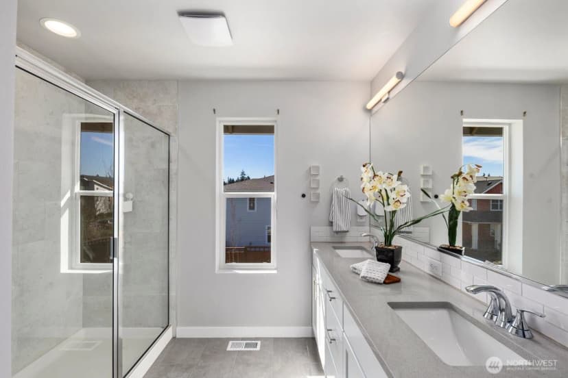 Property photo for 9836 6th Avenue Sw #50, Seattle photo 17