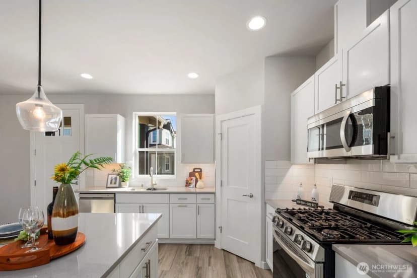 Property photo for 9836 6th Avenue Sw #50, Seattle photo 11