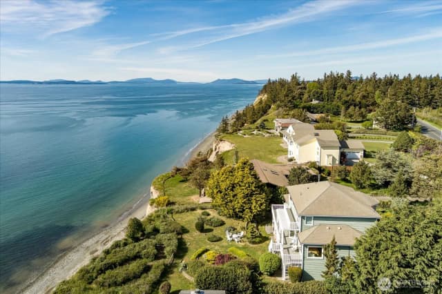 Property photo for 2029 West Beach Road, Oak Harbor photo 4