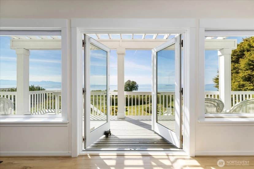 Property photo for 2029 West Beach Road, Oak Harbor