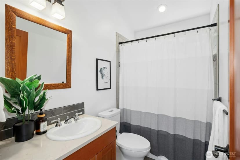 Property photo for 6025 Beach Drive Sw, Seattle photo 18