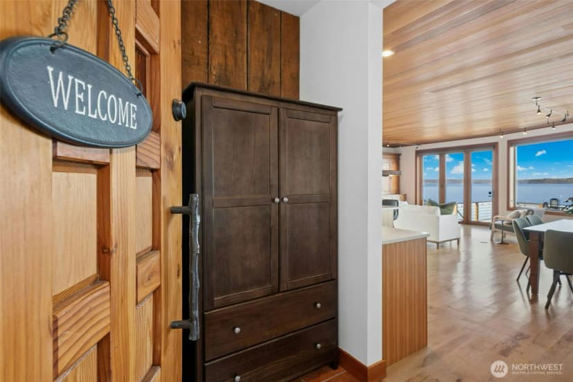 Property photo for 6025 Beach Drive Sw, Seattle photo 2
