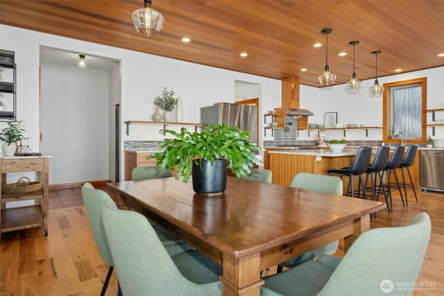Property photo for 6025 Beach Drive Sw, Seattle photo 4
