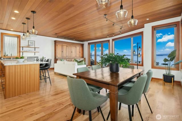 Property photo for 6025 Beach Drive Sw, Seattle photo 3