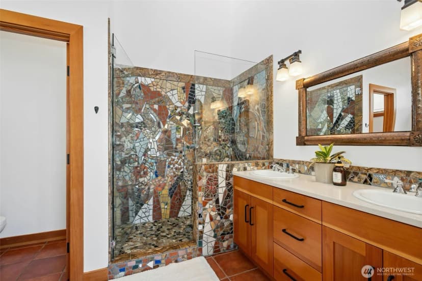 Property photo for 6025 Beach Drive Sw, Seattle photo 20