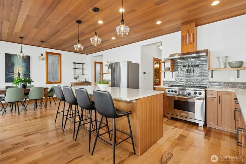 Property photo for 6025 Beach Drive Sw, Seattle photo 7