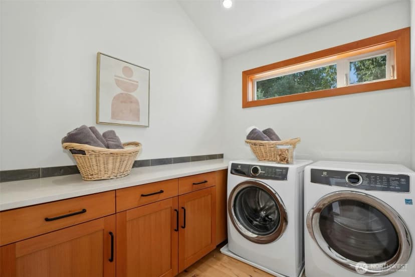 Property photo for 6025 Beach Drive Sw, Seattle photo 19