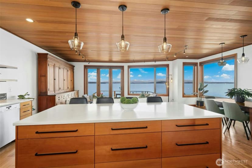 Property photo for 6025 Beach Drive Sw, Seattle photo 10