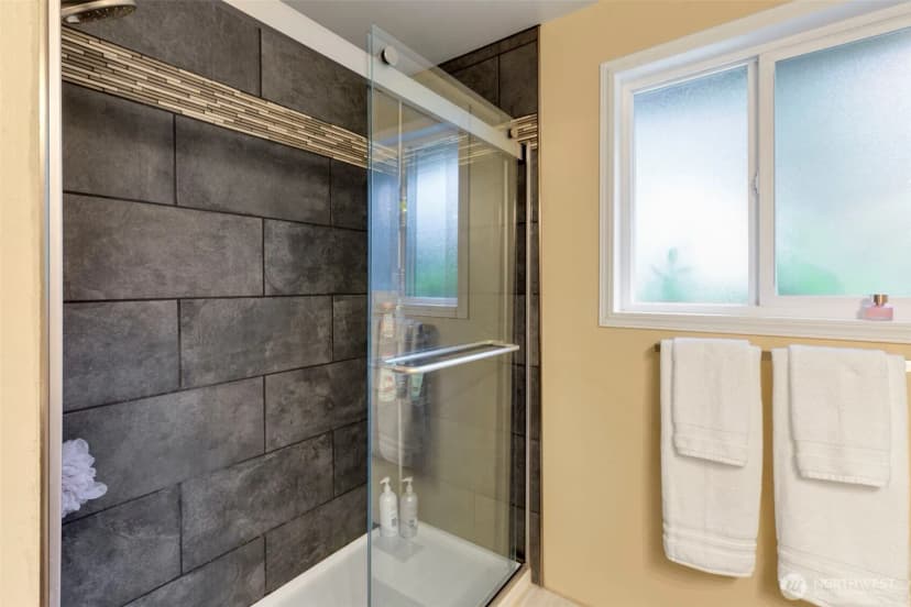 Property photo for 18816 89 Avenue Ne, Bothell photo 8