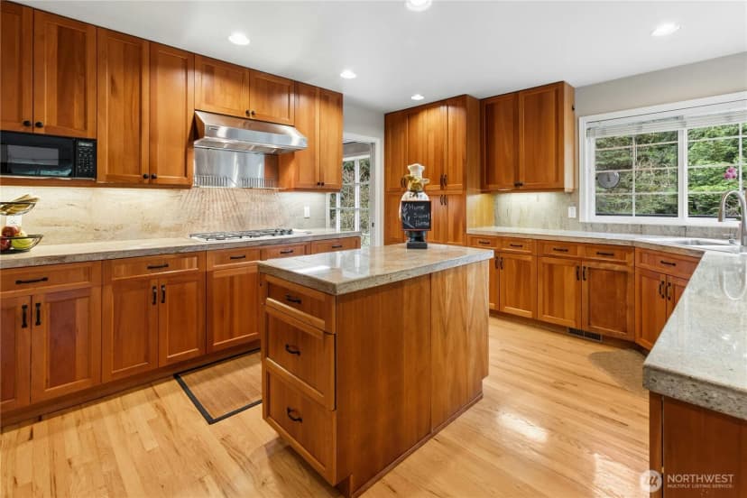 Property photo for 3530 140th Avenue Ne, Bellevue photo 14