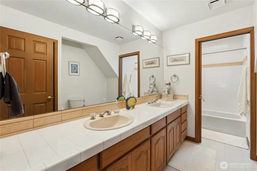 Property photo for 3530 140th Avenue Ne, Bellevue photo 30