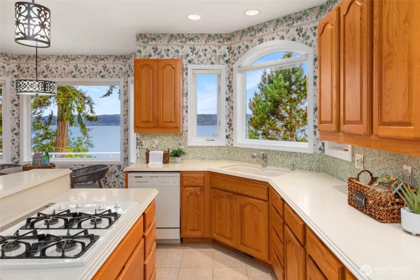 Property photo for 3358 Harbor View Drive, Langley photo 15