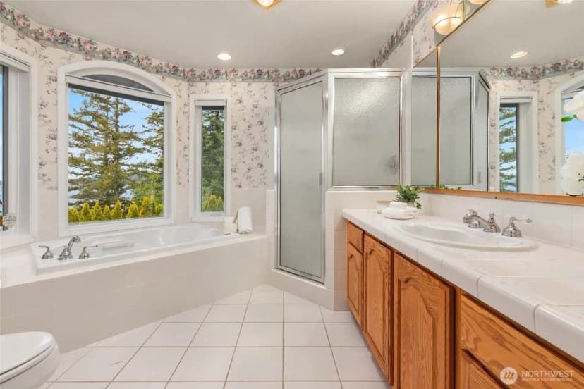 Property photo for 3358 Harbor View Drive, Langley photo 23