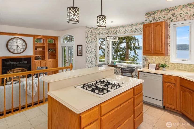 Property photo for 3358 Harbor View Drive, Langley photo 17