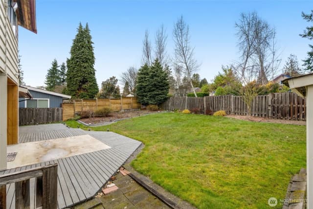 Property photo for 11516 Bartlett Ave Ne, Seattle photo 2