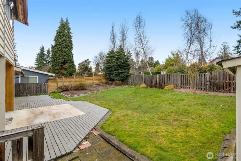 Property photo for 11516 Bartlett Ave Ne, Seattle photo 2
