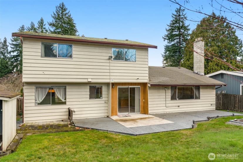 Property photo for 11516 Bartlett Ave Ne, Seattle photo 4