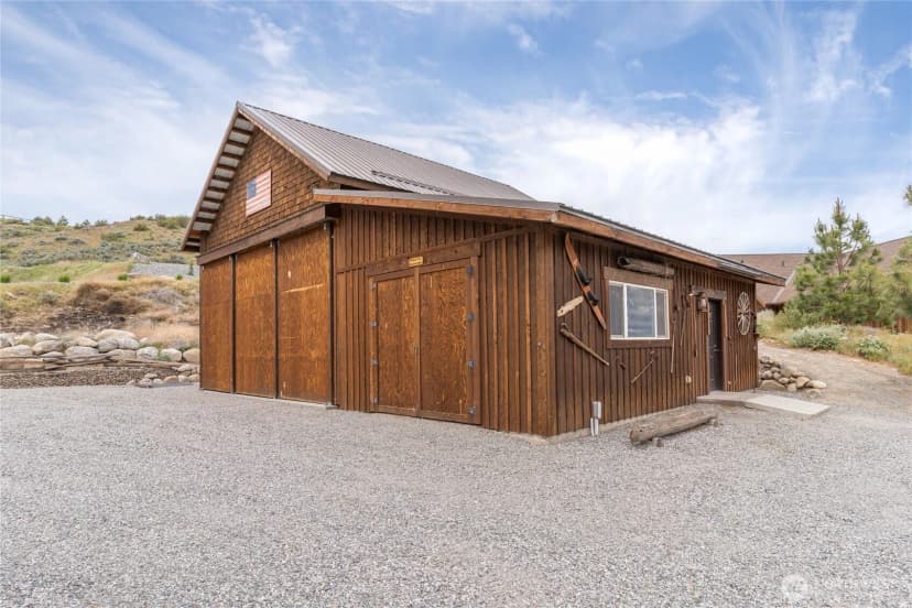 Property photo for 240 Little Butte Ranch Road, Chelan photo 3