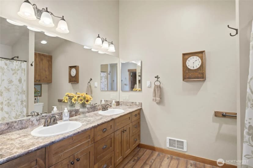 Property photo for 240 Little Butte Ranch Road, Chelan photo 25