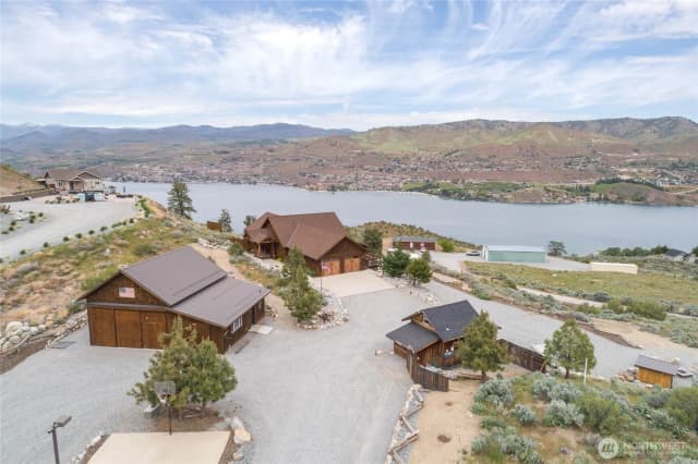 Property photo for 240 Little Butte Ranch Road, Chelan photo 2
