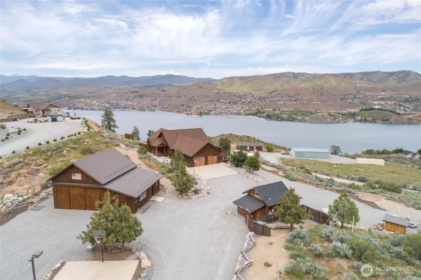 Property photo for 240 Little Butte Ranch Road, Chelan photo 2