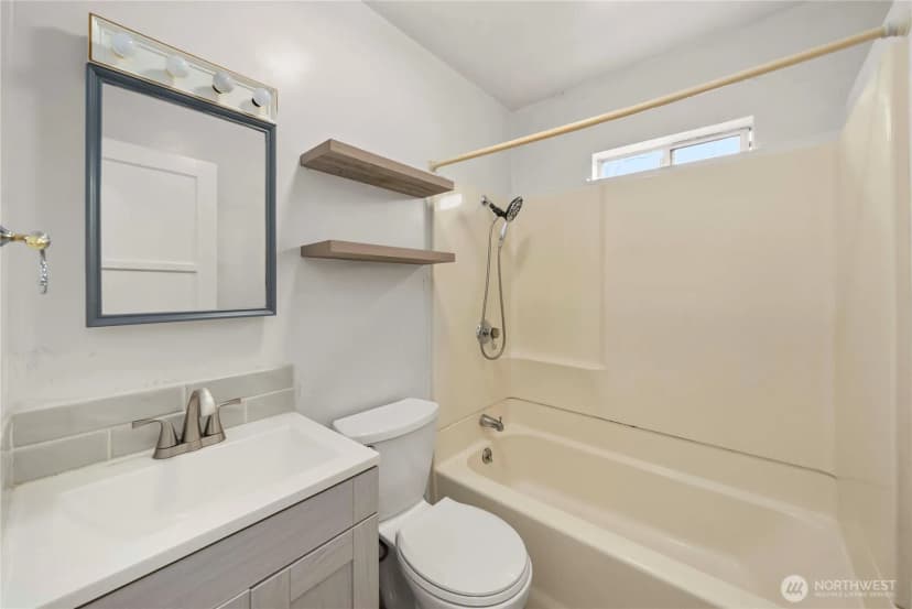 Property photo for 15412 Portland Avenue Sw, Lakewood photo 9
