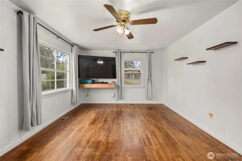 Property photo for 15412 Portland Avenue Sw, Lakewood photo 4
