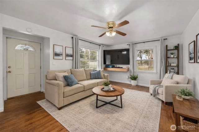 Property photo for 15412 Portland Avenue Sw, Lakewood photo 3