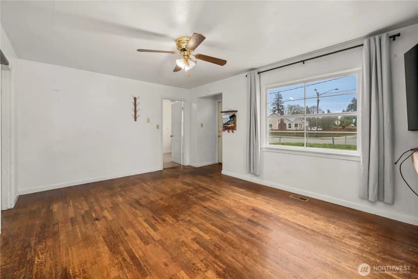 Property photo for 15412 Portland Avenue Sw, Lakewood photo 6