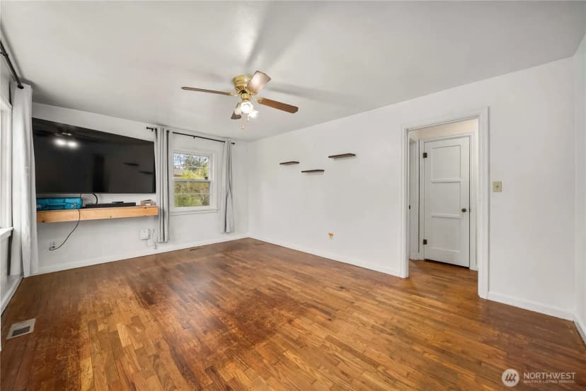 Property photo for 15412 Portland Avenue Sw, Lakewood photo 15