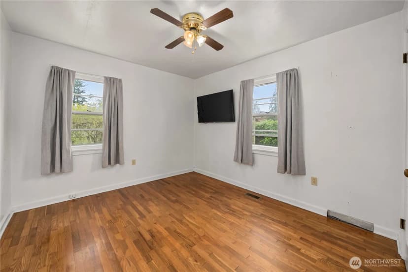 Property photo for 15412 Portland Avenue Sw, Lakewood photo 7