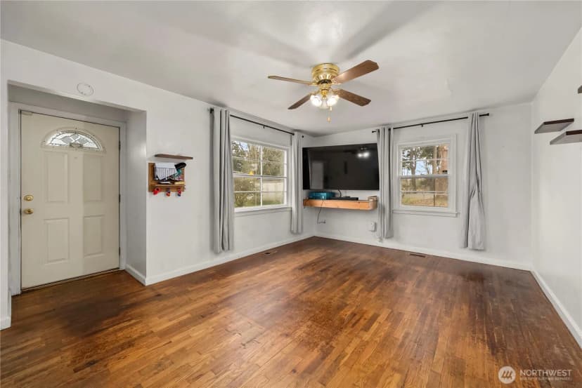 Property photo for 15412 Portland Avenue Sw, Lakewood photo 12