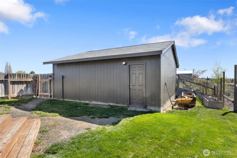 Property photo for 403 Hilltop Drive, Ephrata photo 32