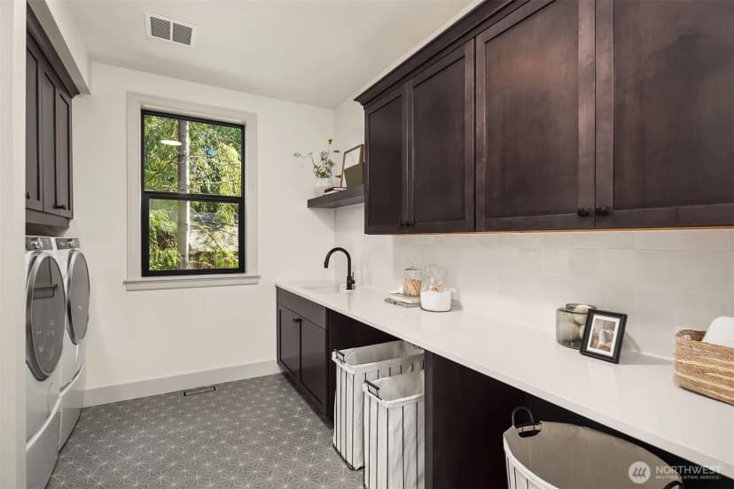 Property photo for 14030 Ne 6th Place, Bellevue photo 30