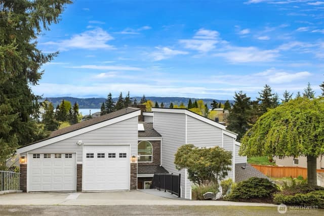 Property photo for 10612 Macarthur Lane, Mukilteo photo 2