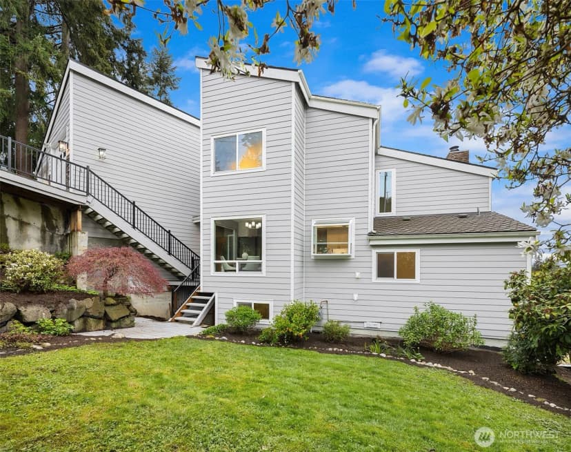 Property photo for 10612 Macarthur Lane, Mukilteo photo 4
