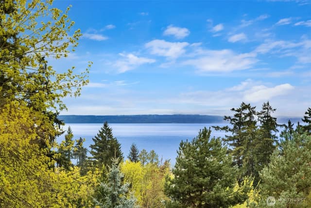 Property photo for 10612 Macarthur Lane, Mukilteo photo 3