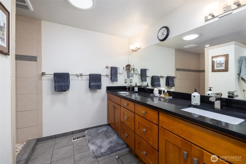 Property photo for 16505 Country Club Drive, Burlington photo 18